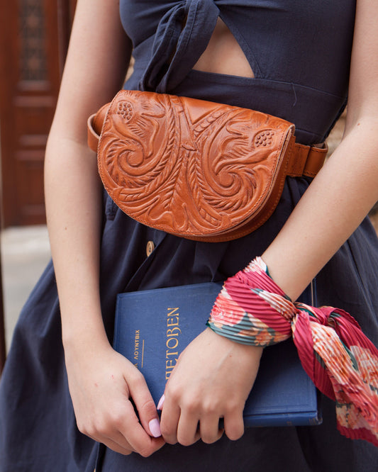 Round Belt Bag Tooled Deianira