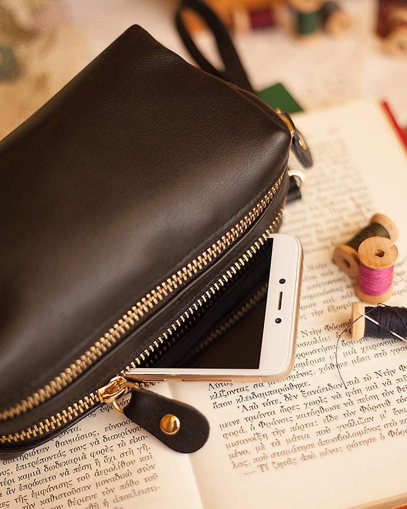 Black handmade leather cosmetic case, makeup travel bag, toilet case for women, makeup Tasche