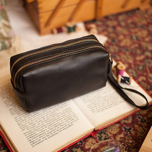 Black handmade leather cosmetic case, makeup travel bag, toilet case for women, makeup Tasche