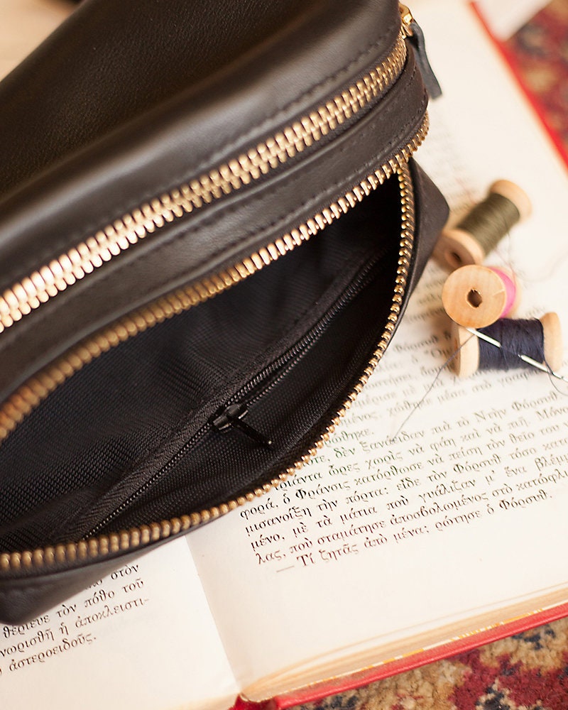 Black handmade leather cosmetic case, makeup travel bag, toilet case for women, makeup Tasche
