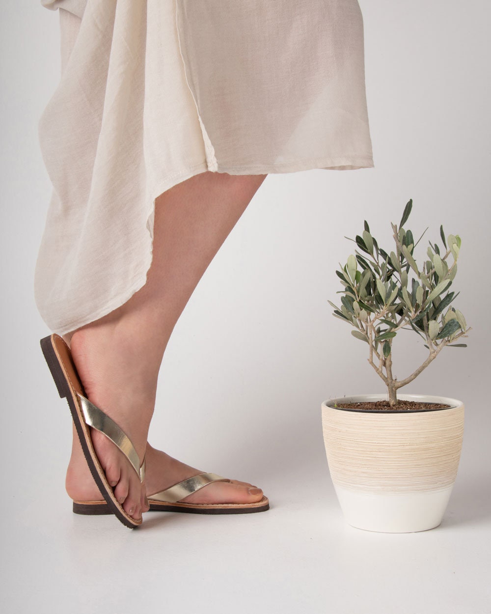 Natural leather flip flop womens sandals, Minimalist Greek leather sandals, Flat classic calf leather sandals