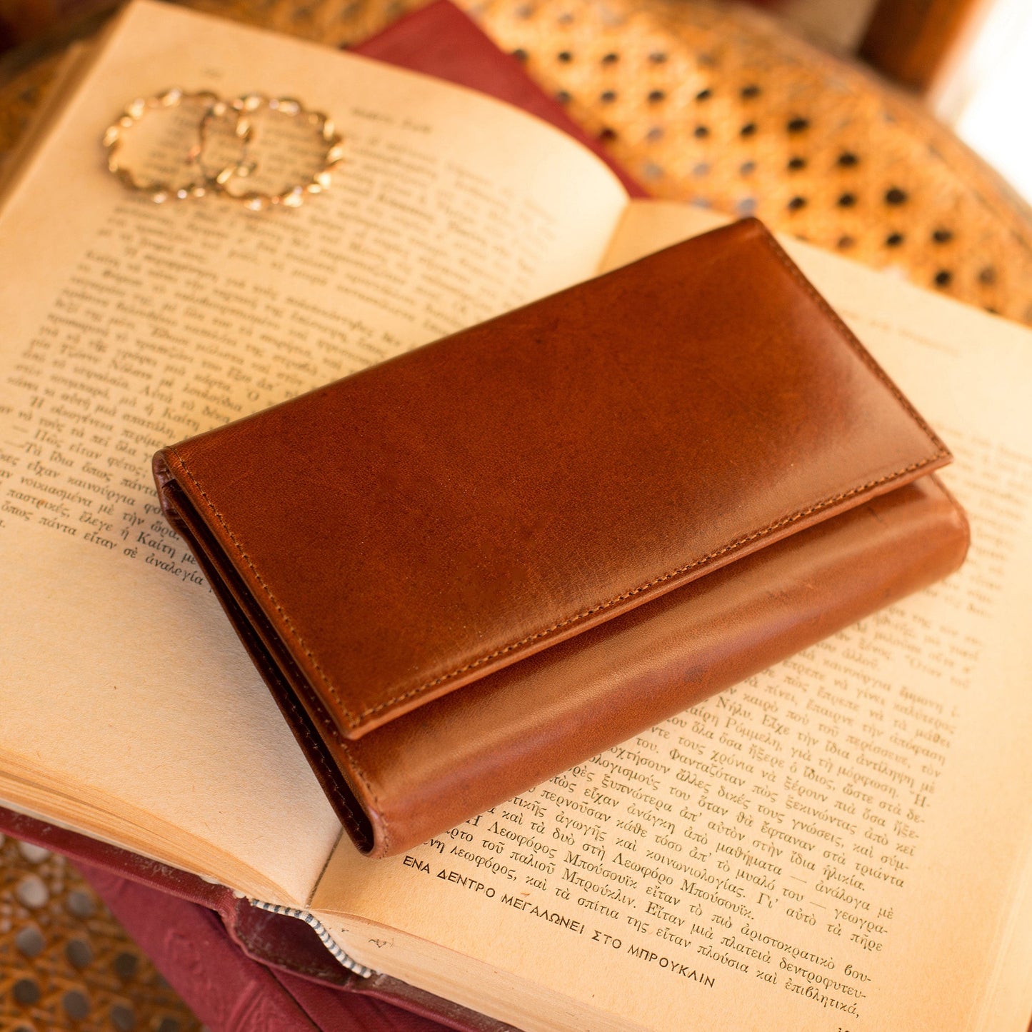Small woman wallet, minimalist wallet, leather wallet, travel wallet, credit card wallet, trifold wallet, slim wallet