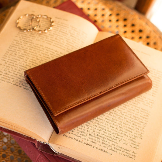 Small woman wallet, minimalist wallet, leather wallet, travel wallet, credit card wallet, trifold wallet, slim wallet