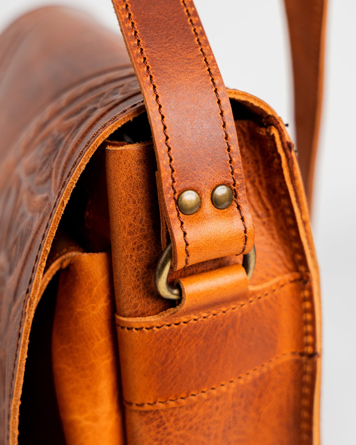 Western leather saddle bag for women, Tooled leather crossbody bag, Hand tooled leather purse, Saddle bag purse