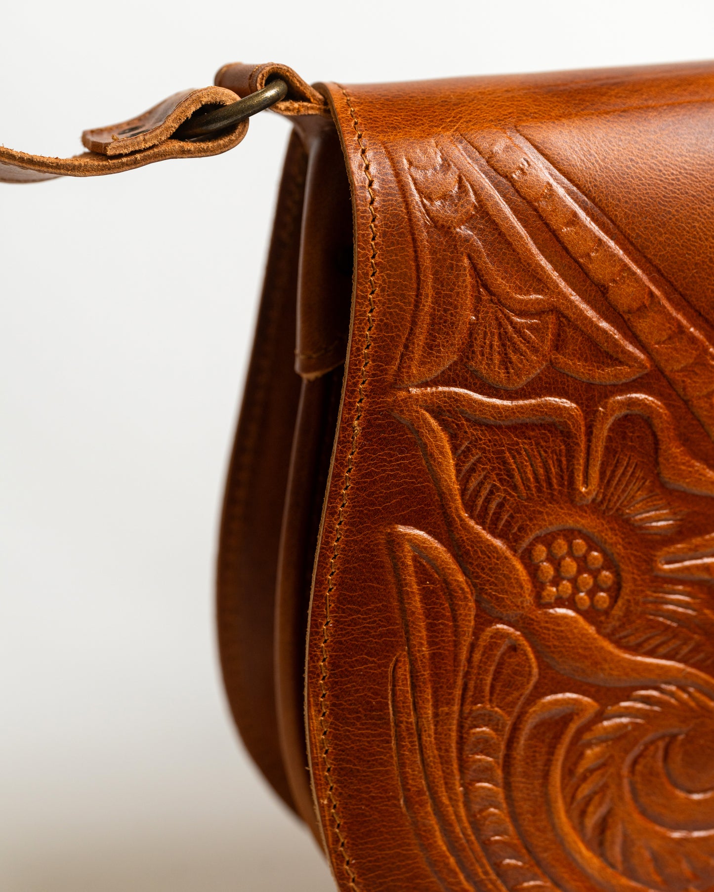 Waxed Brown Leather Saddle Bag Ariadne