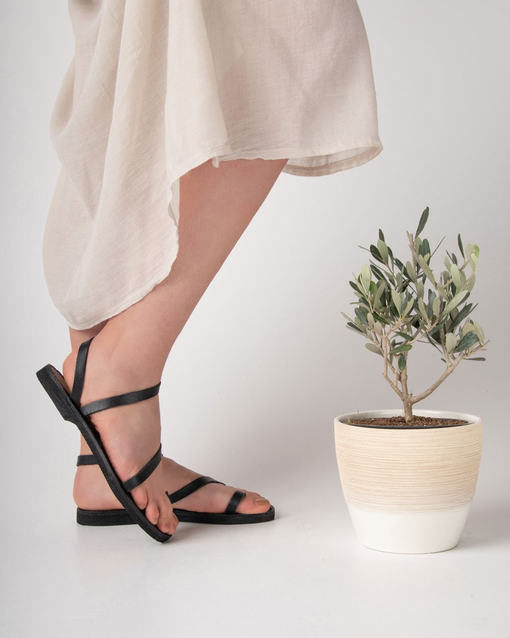 Strappy toe ring women sandals, open toe ankle strap Greek sandals, barefoot handmade leather black sandals