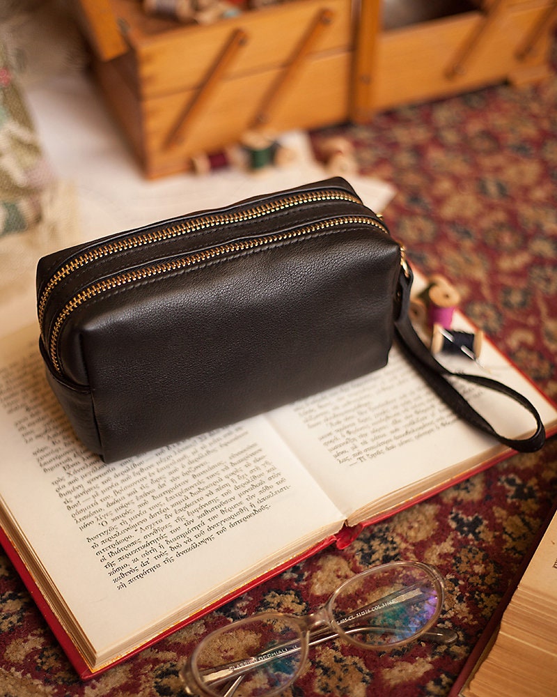 Black handmade leather cosmetic case, makeup travel bag, toilet case for women, makeup Tasche