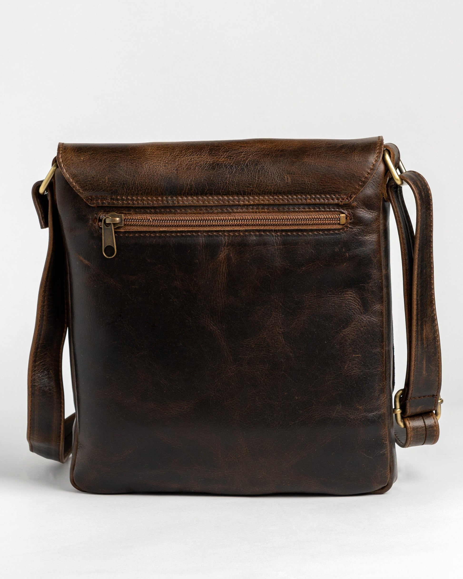 Minimalist leather messenger bag men, Stylish leather crossbody bag, Rugged leather satchel for men
