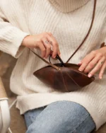 Small leather crossbody bag Niobe - Image 5